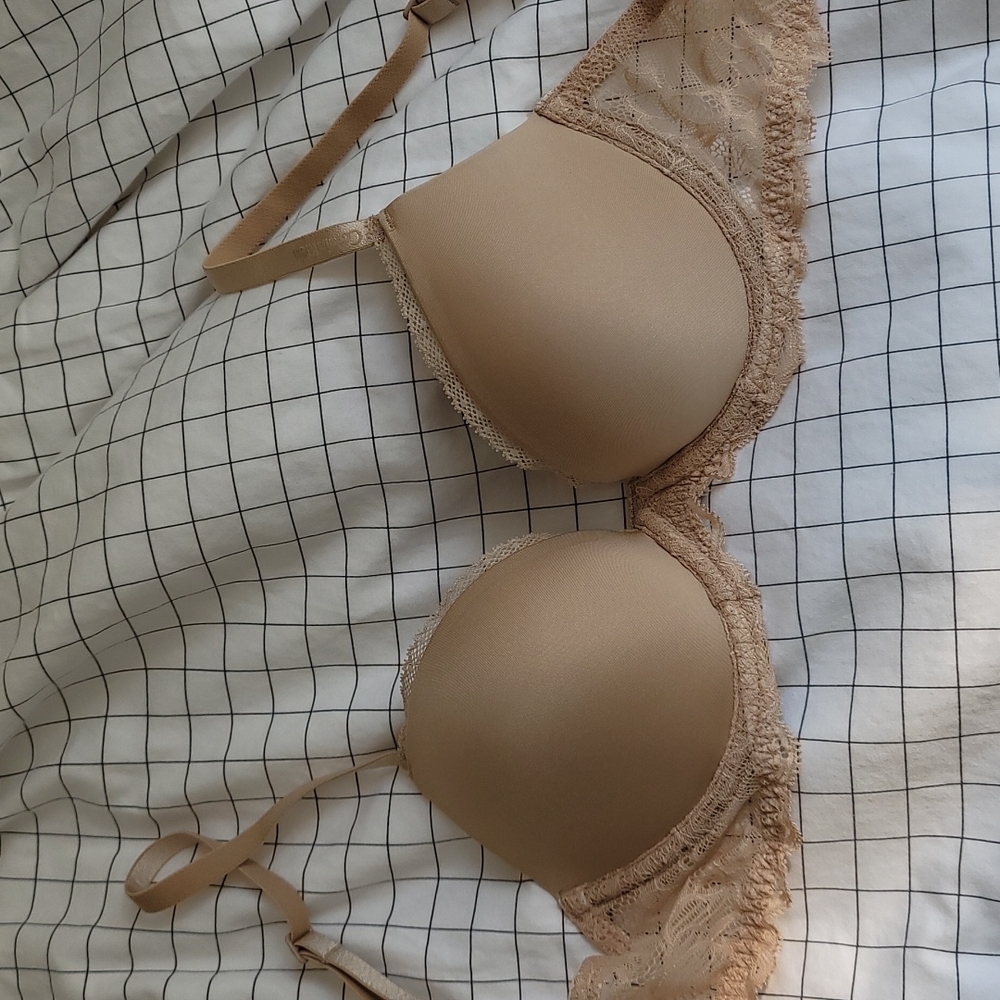 NWOT Calvin Klein lace demi 32B